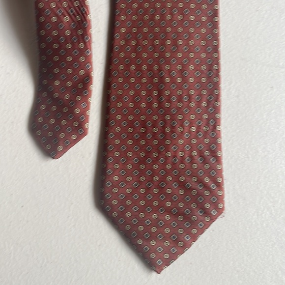 Vintage Eaton’s silk tie in a traditional Foulard pattern - Picture 2 of 8